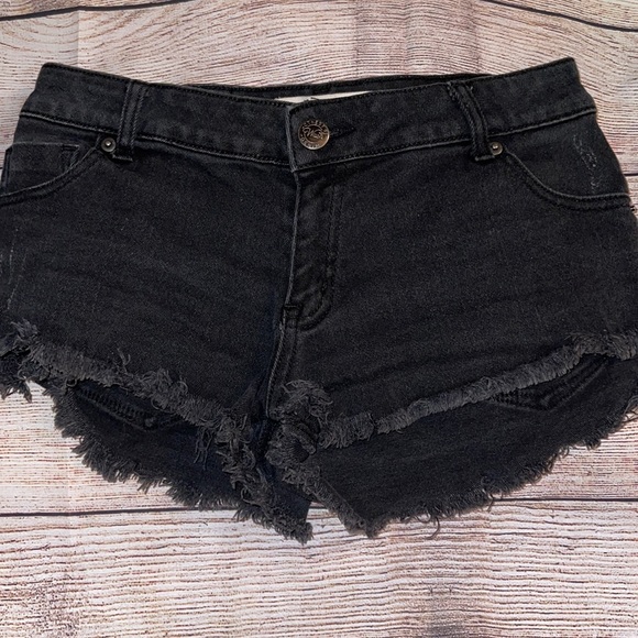 EUC- COTTON ON BLACK DENIM DISTRESSED SHORTS SZ 6 - Picture 1 of 8
